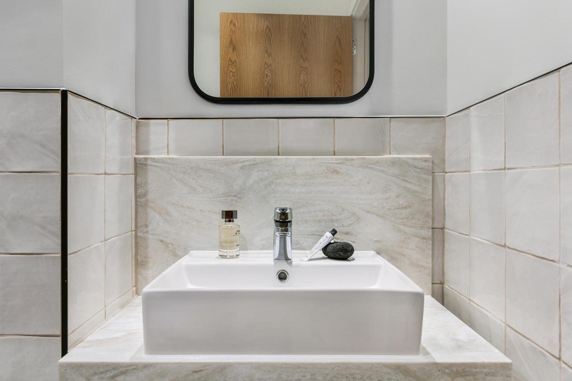 The Teacher, Sonder Apartments By Marriott Bonvoy Glasgow Room photo