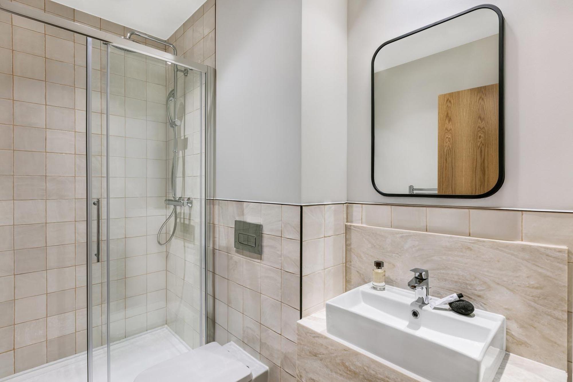 The Teacher, Sonder Apartments By Marriott Bonvoy Glasgow Room photo